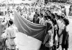 Indonesia flag raising witnesses 17 August 1945.jpg